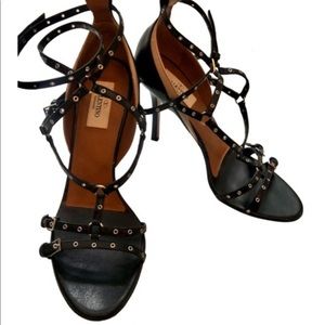 Valentino Garavani Lovelatch Heels